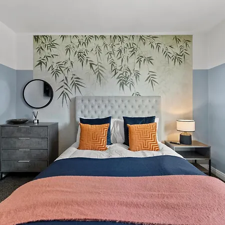 Stylish Designer 4 Bed - Sleeps 8 * ليدز