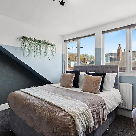 Stylish Designer 4 Bed - Sleeps 8 بيت للعطل ليدز