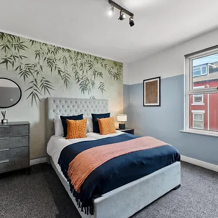 Stylish Designer 4 Bed - Sleeps 8 ليدز