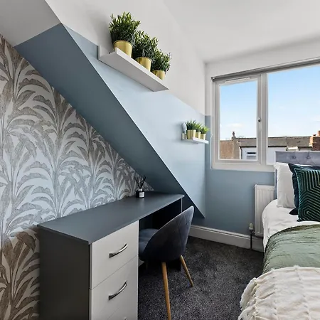 Stylish Designer 4 Bed - Sleeps 8 بيت للعطل