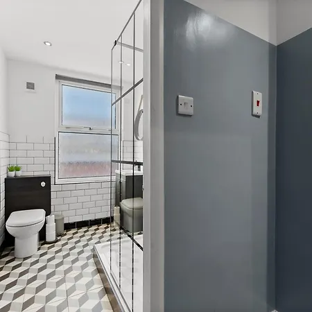 Stylish Designer 4 Bed - Sleeps 8 ليدز