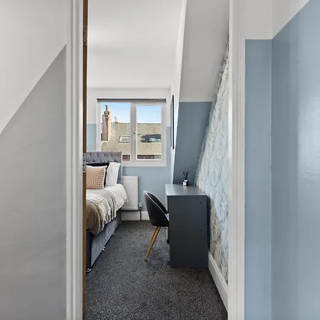 Stylish Designer 4 Bed - Sleeps 8 بيت للعطل