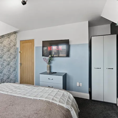 Stylish Designer 4 Bed - Sleeps 8 بيت للعطل ليدز