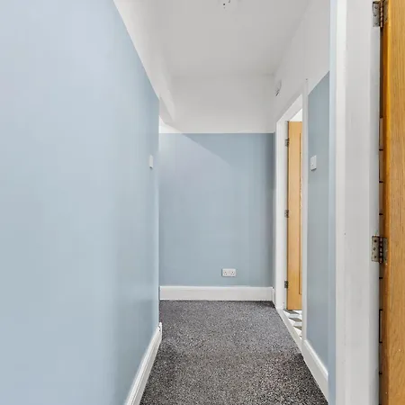 Stylish Designer 4 Bed - Sleeps 8