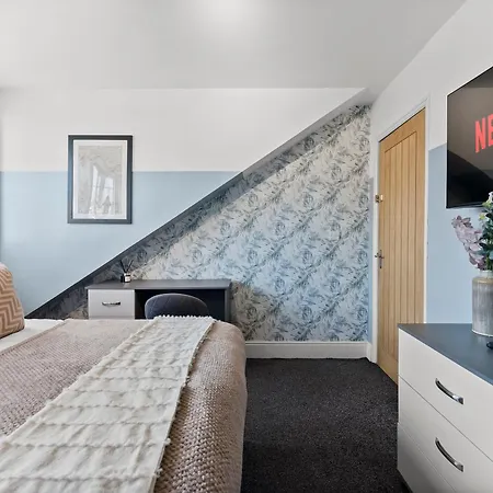 Stylish Designer 4 Bed - Sleeps 8 ليدز