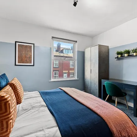 Stylish Designer 4 Bed - Sleeps 8 * ليدز