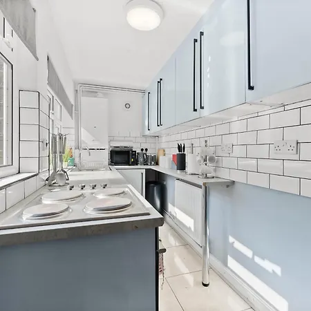 Stylish Designer 4 Bed - Sleeps 8