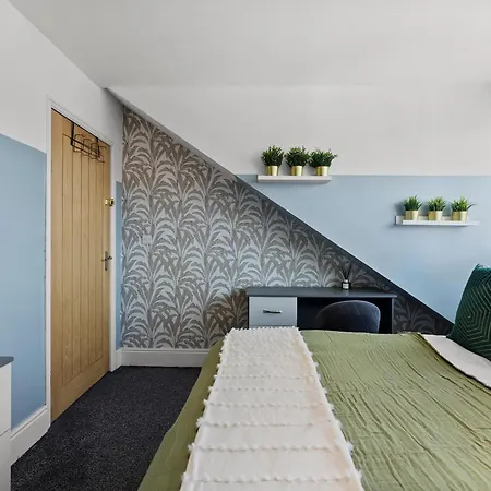 Stylish Designer 4 Bed - Sleeps 8 بيت للعطل