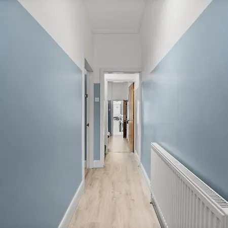 Stylish Designer 4 Bed - Sleeps 8 ليدز