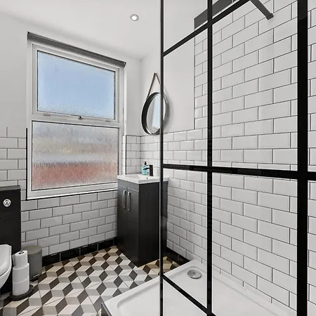 Stylish Designer 4 Bed - Sleeps 8 * ليدز